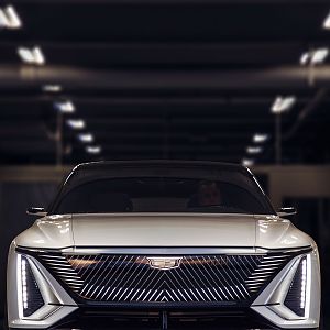 Cadillac-Lyriq-front-lit