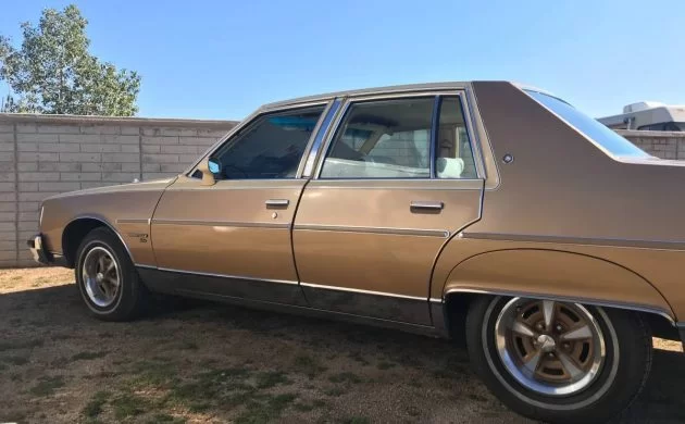 1977 Pontiac Bonneville.webp