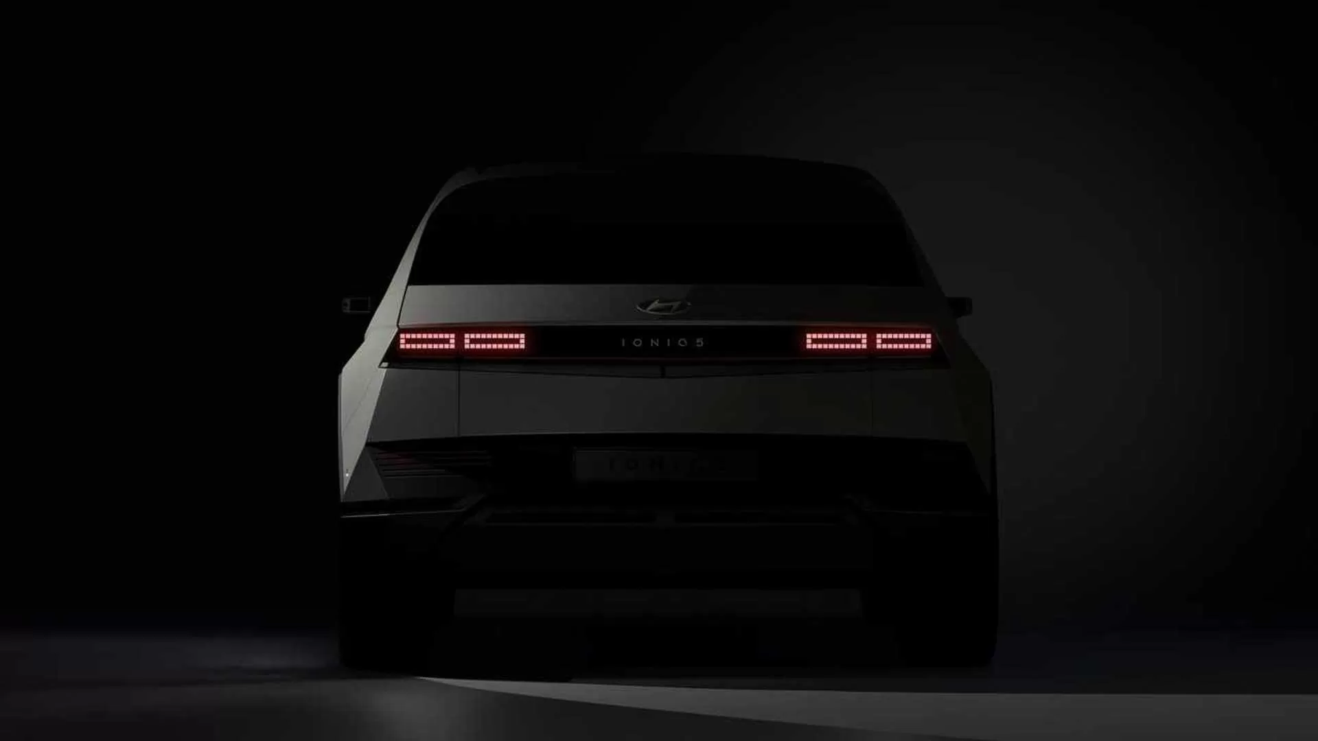 2022-hyundai-ioniq-5-teaser-rear-end.webp
