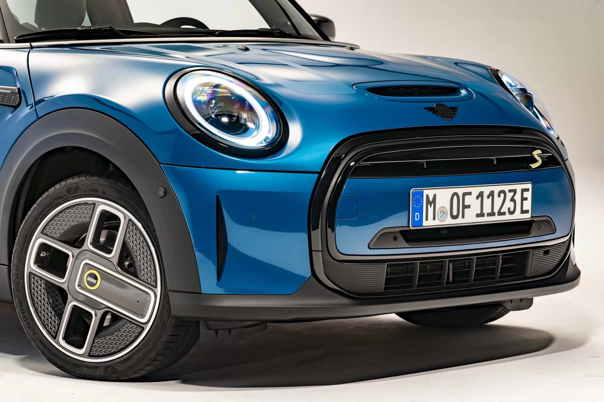 2022-mini-cooper-se_100777546_h.webp