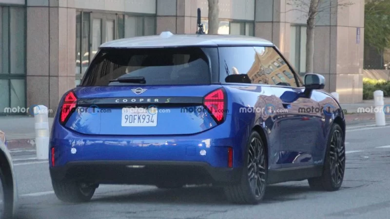 2024-mini-cooper-se-ev-rear-view-spy-photo.webp