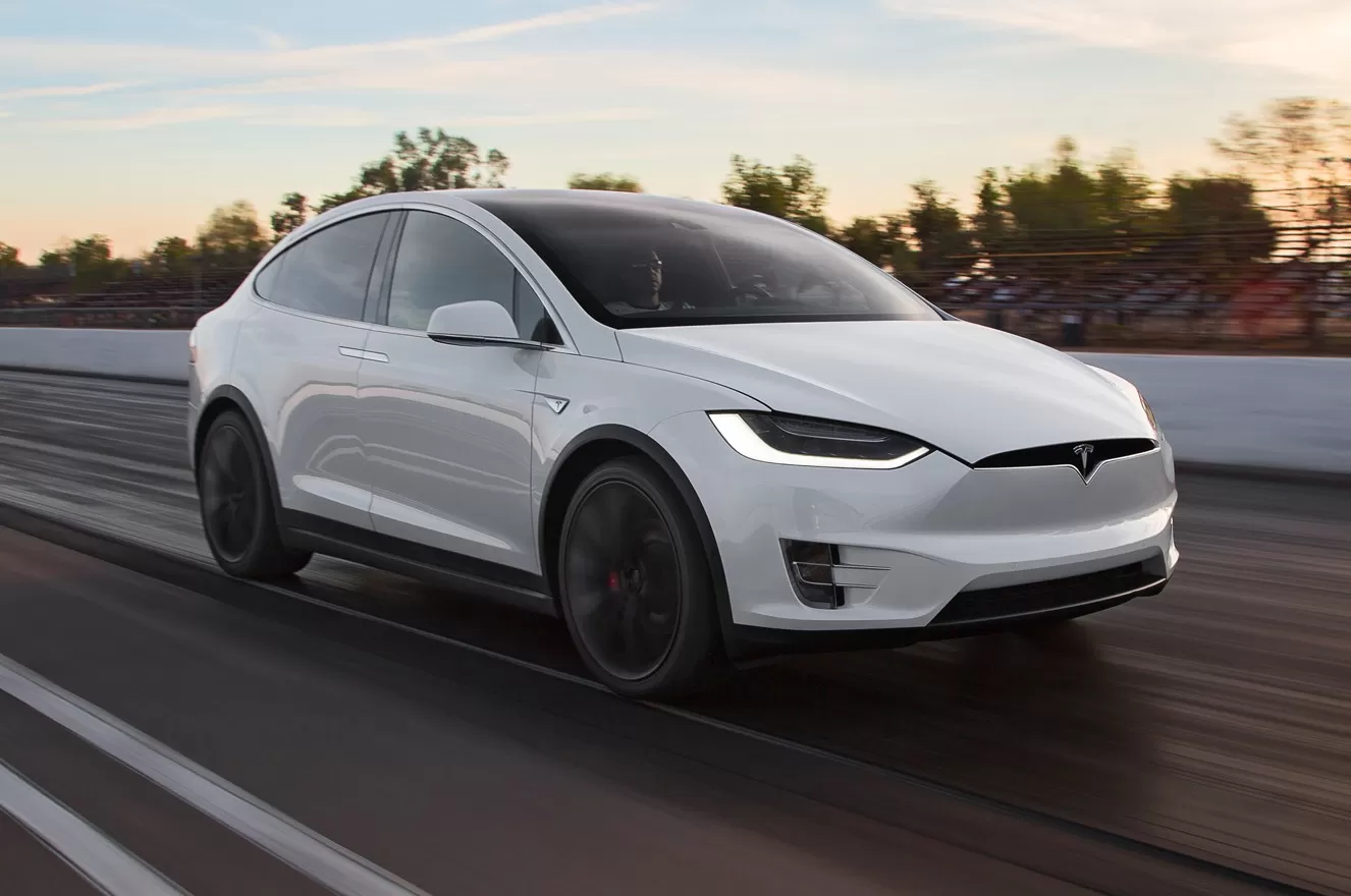 6-Tesla-Model-X-P90D-front-three-quarter-in-motion.webp