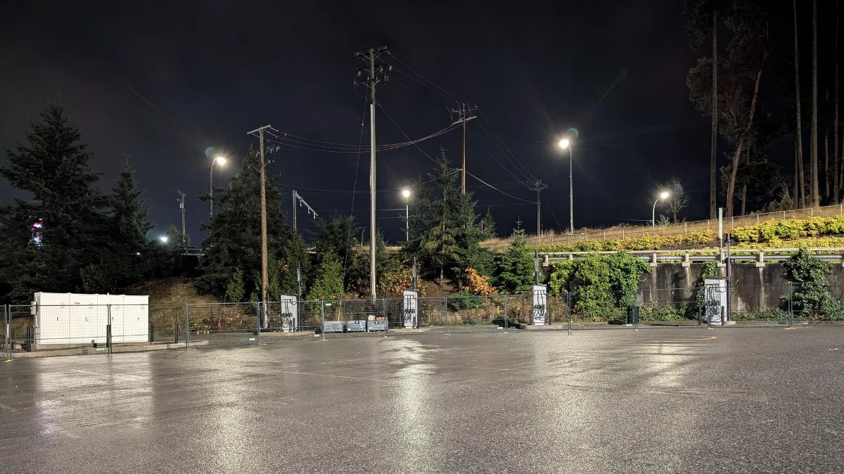 mecedes charger 3.webp