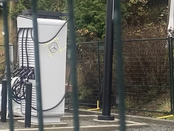 mercedes charger  2.webp