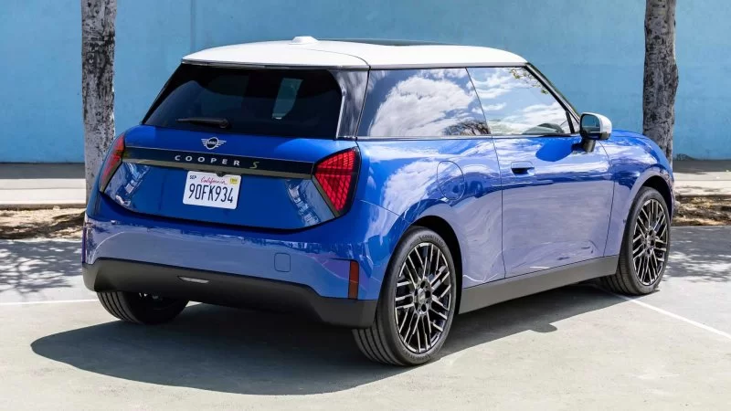 mini-cooper-official-teaser-images 3.webp