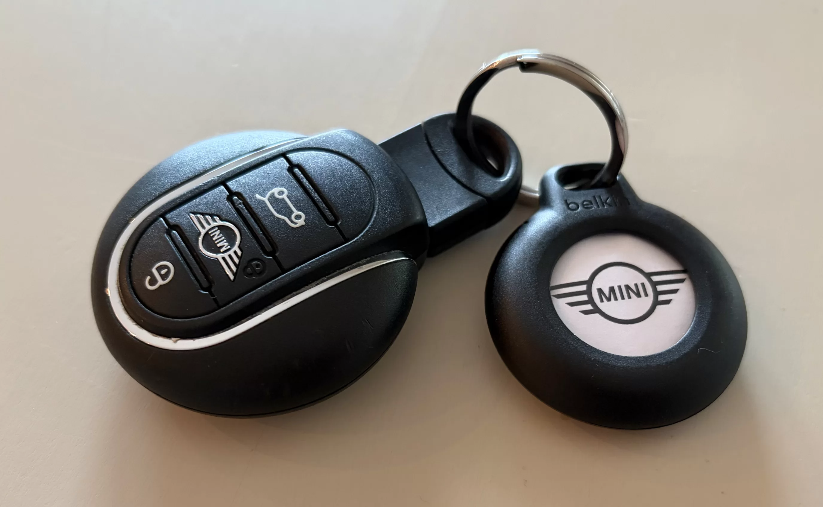 Mini Cooper SE Airtag 2 F.webp