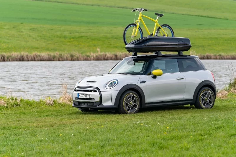 P90419675_lowRes_the-mini-cooper-se-0.webp