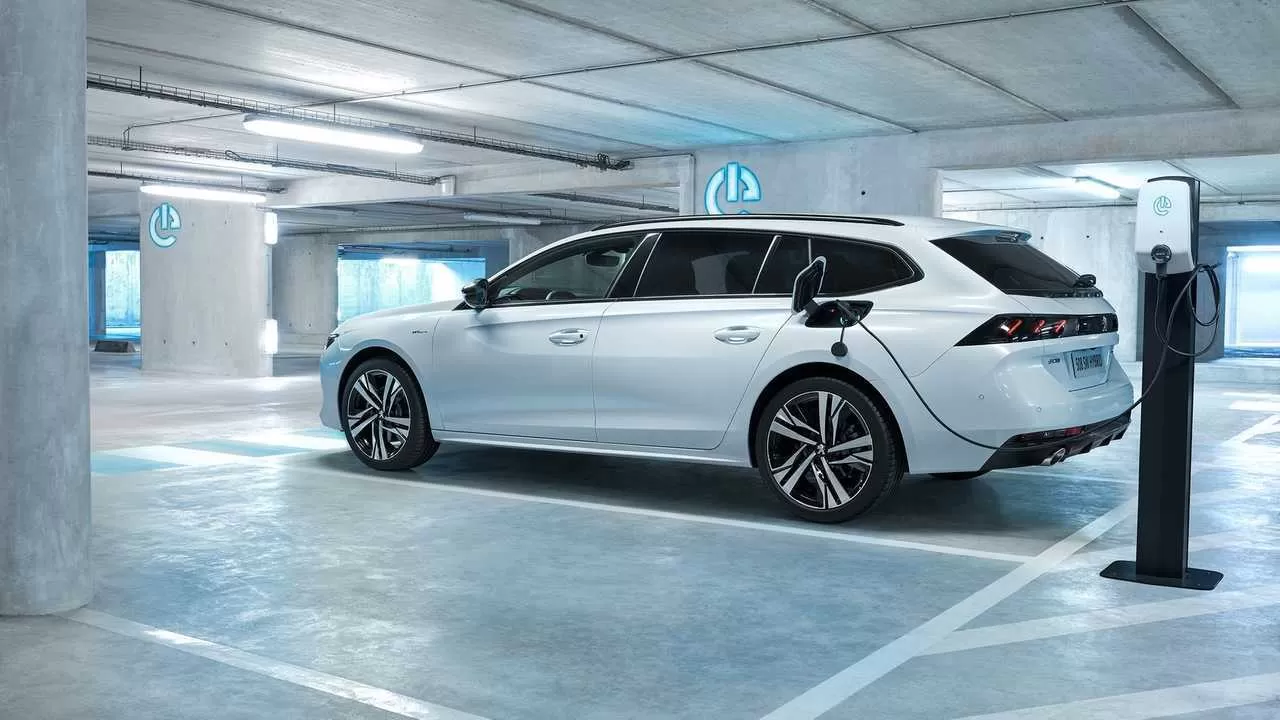 peugeot-508-hybrid-and-508-sw-hybrid.webp