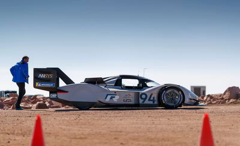 volkswagen-ev-race-car-the-tech-behind-the-pikes-peak-record-setting-racer-104-1530138381.webp