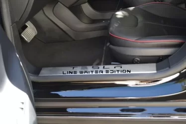 Tesla Line Waiterk.webp