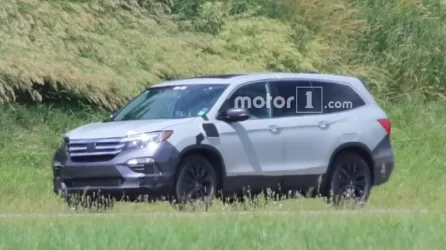 honda-pilot-phev-spy-photo.webp