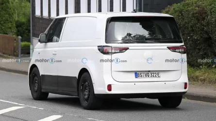 volkswagen-id-buzz-prototype-with-production-body-spy-photo (1).webp