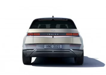 Large-45004-HyundaiIONIQ5RedefinesElectricMobilityLifestyle.webp