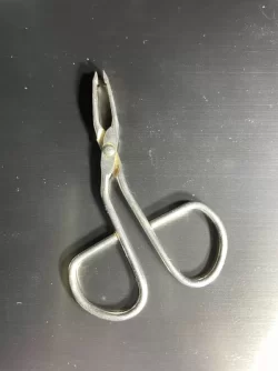 tweezers.webp