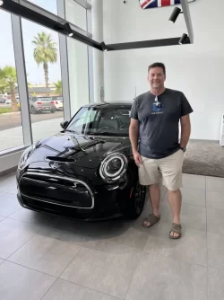 Black MINI SE.webp
