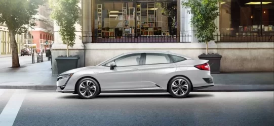 18_Clarity_PHEV_SS.webp
