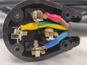 SimplyWorks32A-Plug (Small).webp