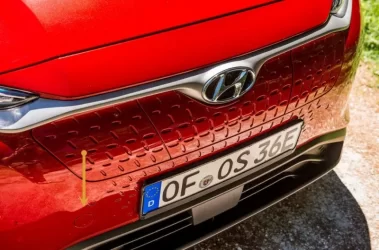 3-hyundai-kona-ev-prototype-drive-front-bumper.webp