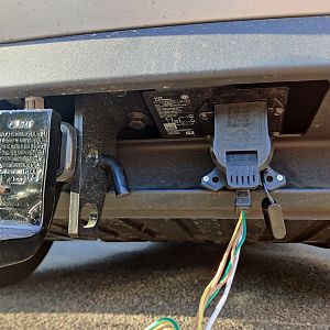 4-pin trailer lights plugged into adapter