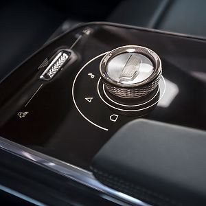 Cadillac-Lyriq-gear-selector
