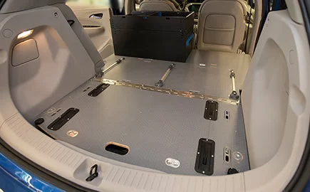 2018-gmfleet-chevy-bolt-cargo-interior-435x270