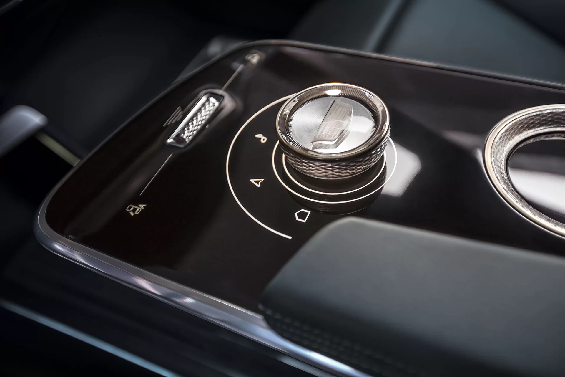 Cadillac-Lyriq-gear-selector