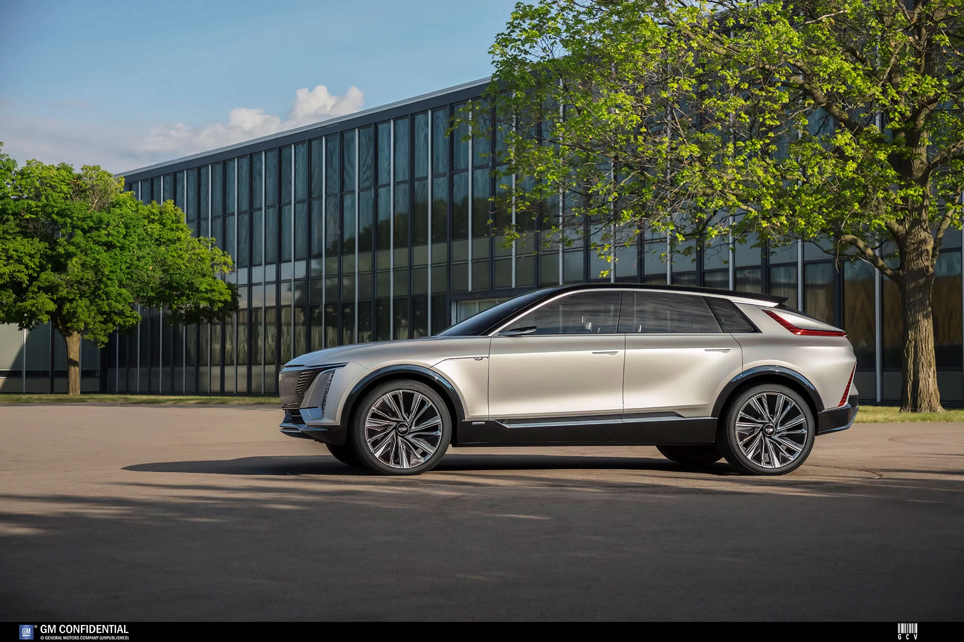 Cadillac-Lyriq-profile