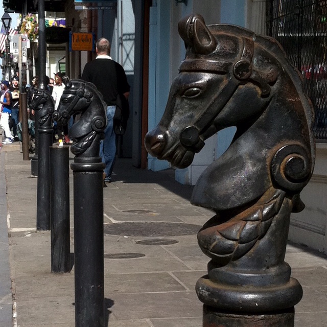 24a08d485ea1fd699ff40f491cb74f7a--hitching-post-horse-head.jpg