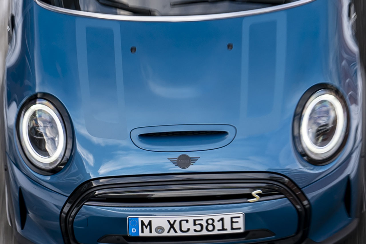P90413013-cropped.jpg
