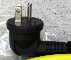 MINI_Cooper_SE_charging_cable_plug.jpg