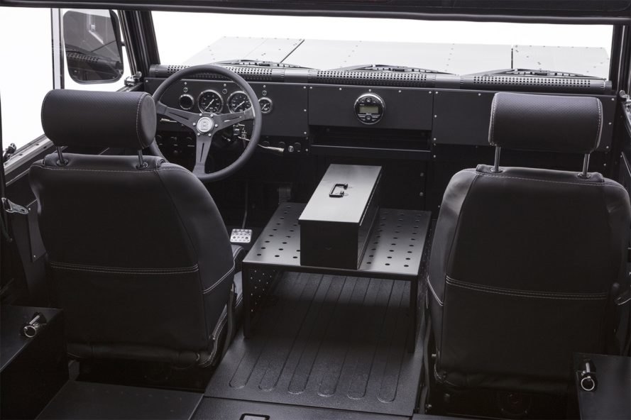 Bollinger_B1_0008-889x592.jpg