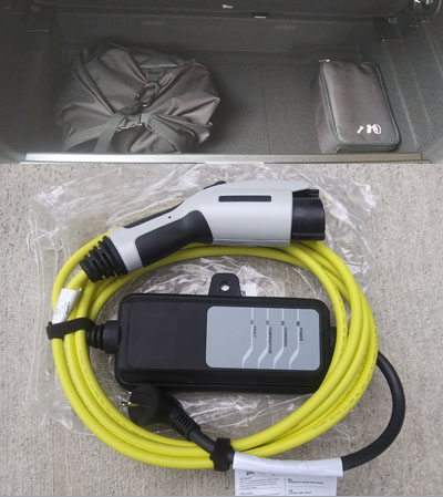 MINI_Cooper_SE_charging_cable.jpg