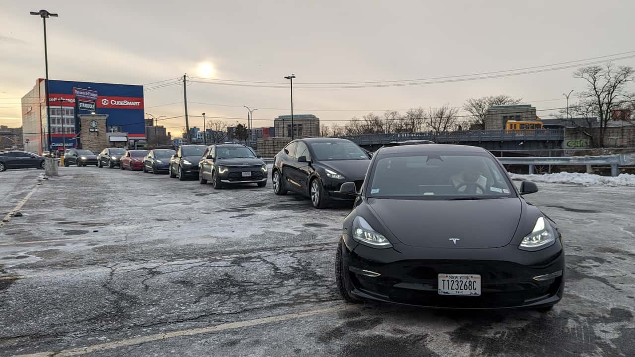long-line-at-tesla-supercharger-in-brooklyn.jpg