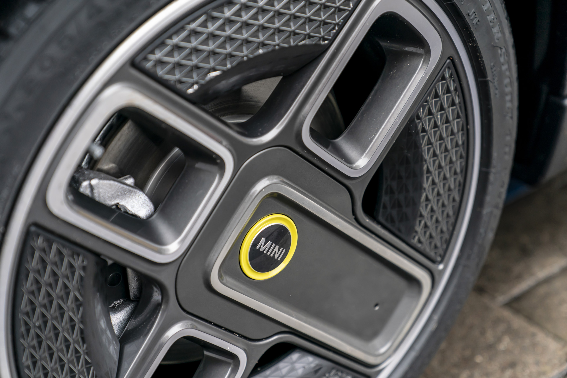 mini-cooper-hardtop_100781080_h.jpg