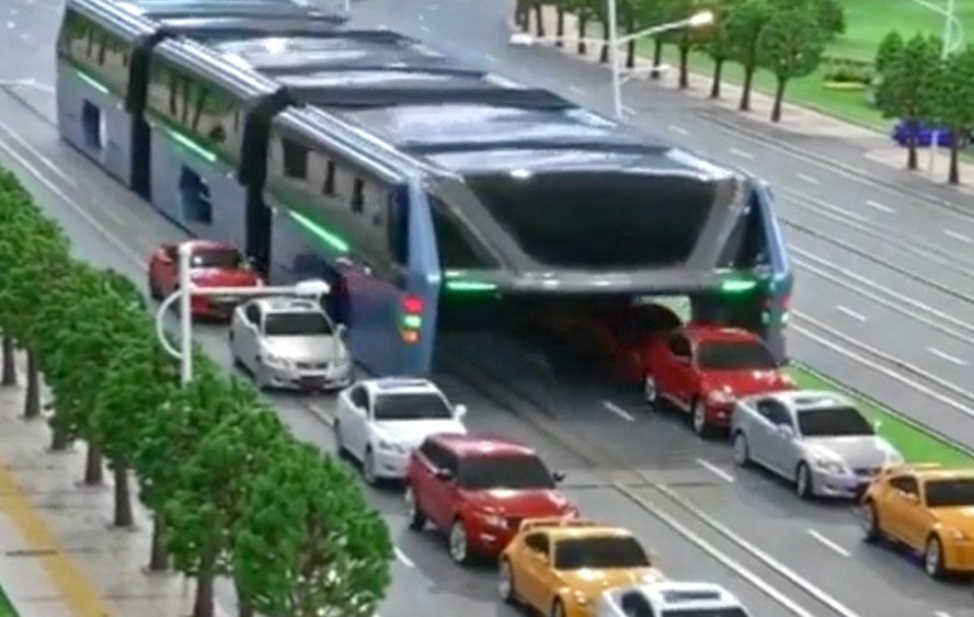 china-traffic-straddling-bus-2-889x563.jpg