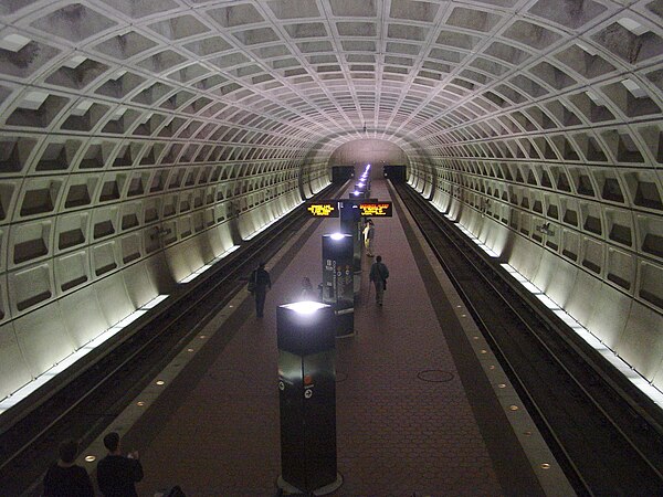 600px-Court_House_%28WMATA_station%29.jpg