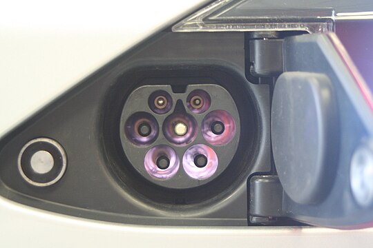 540px-Tesla-type-2-model-s-charge-port-inlet-0996.jpg